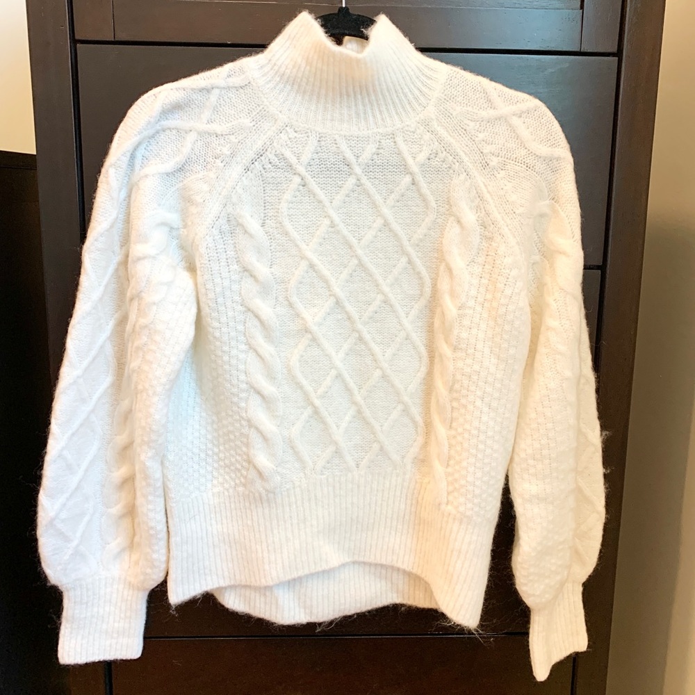 NWT. Abercrombie & Fitch Cozy Mockneck Sweater - Off White - XS
